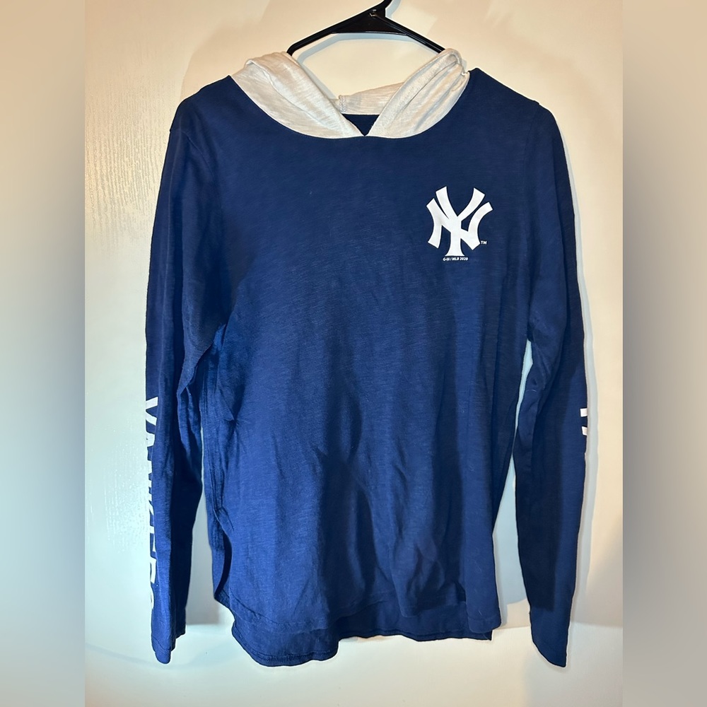 MLB GIII 4Her by Carl Banks Women’s New York Yankees Hooded Long Sleeve Top Sz M